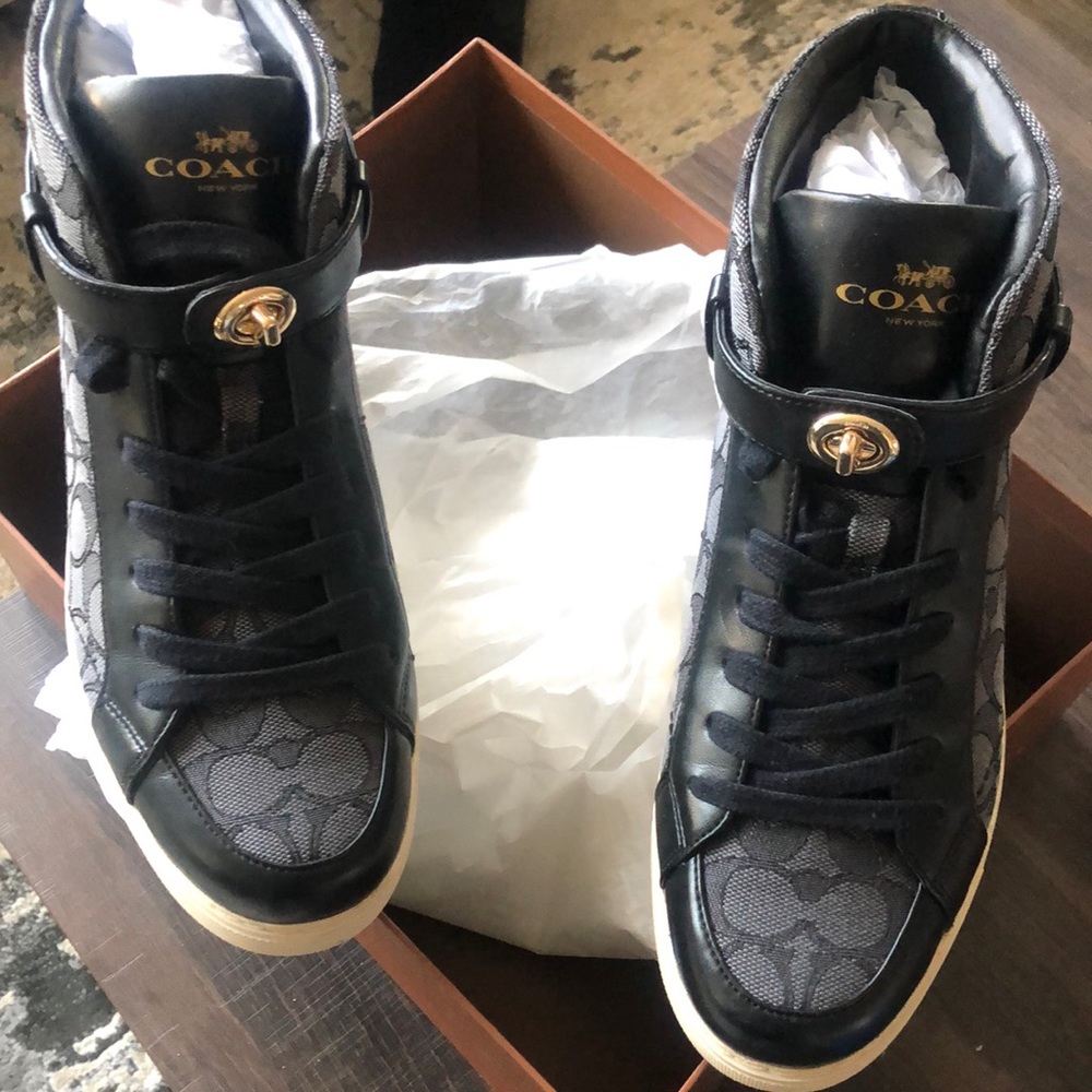 Genuine Vintage Coach high top sneakers style# Q7838-A00782 Women 9.5 medium